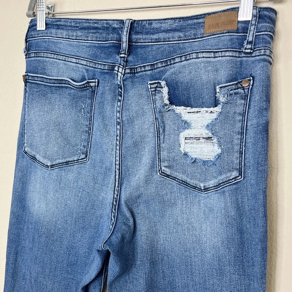 Judy Blue High Rise Relaxed Fit Distressed Jeans - Picture 9 of 12